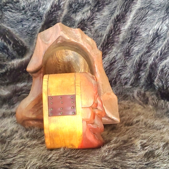 VINTAGE 1980'S FOLK ART HAND CARVED AND CRAFTED WOODEN FACE TRINKET BOX - Picture 6 of 9